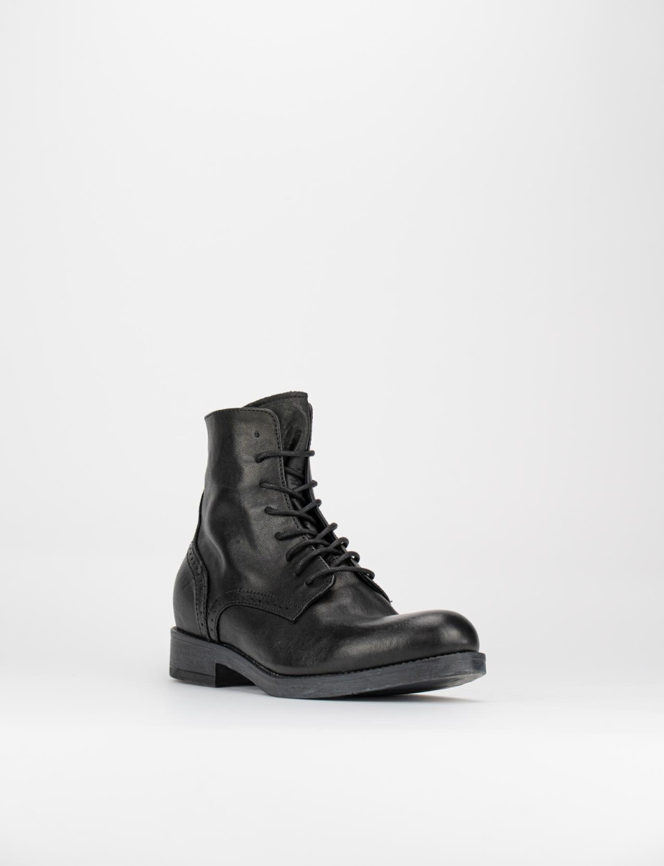 Combat boots heel 2 cm black leather