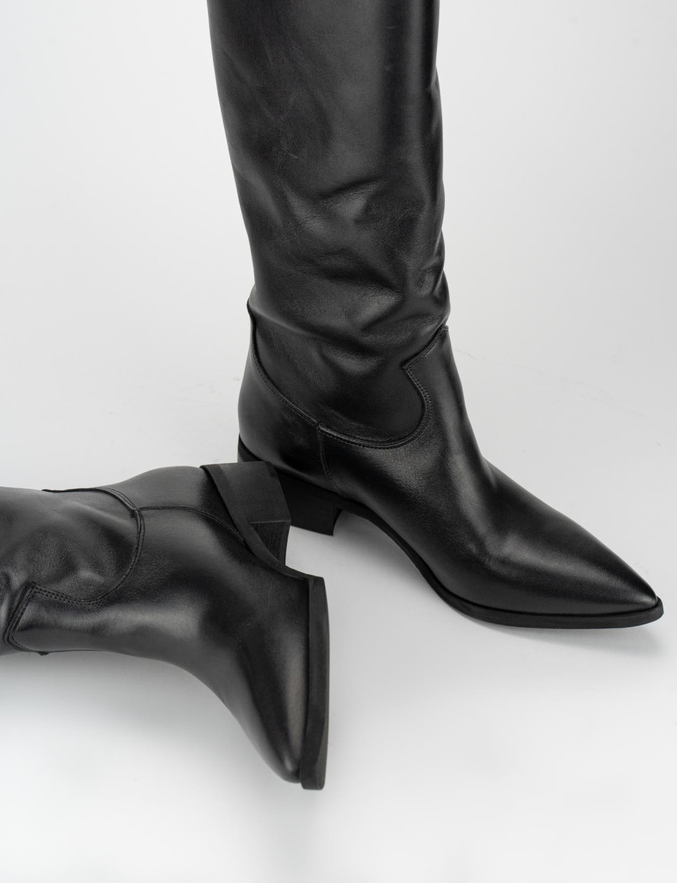 Low heel boots heel 2 cm black leather