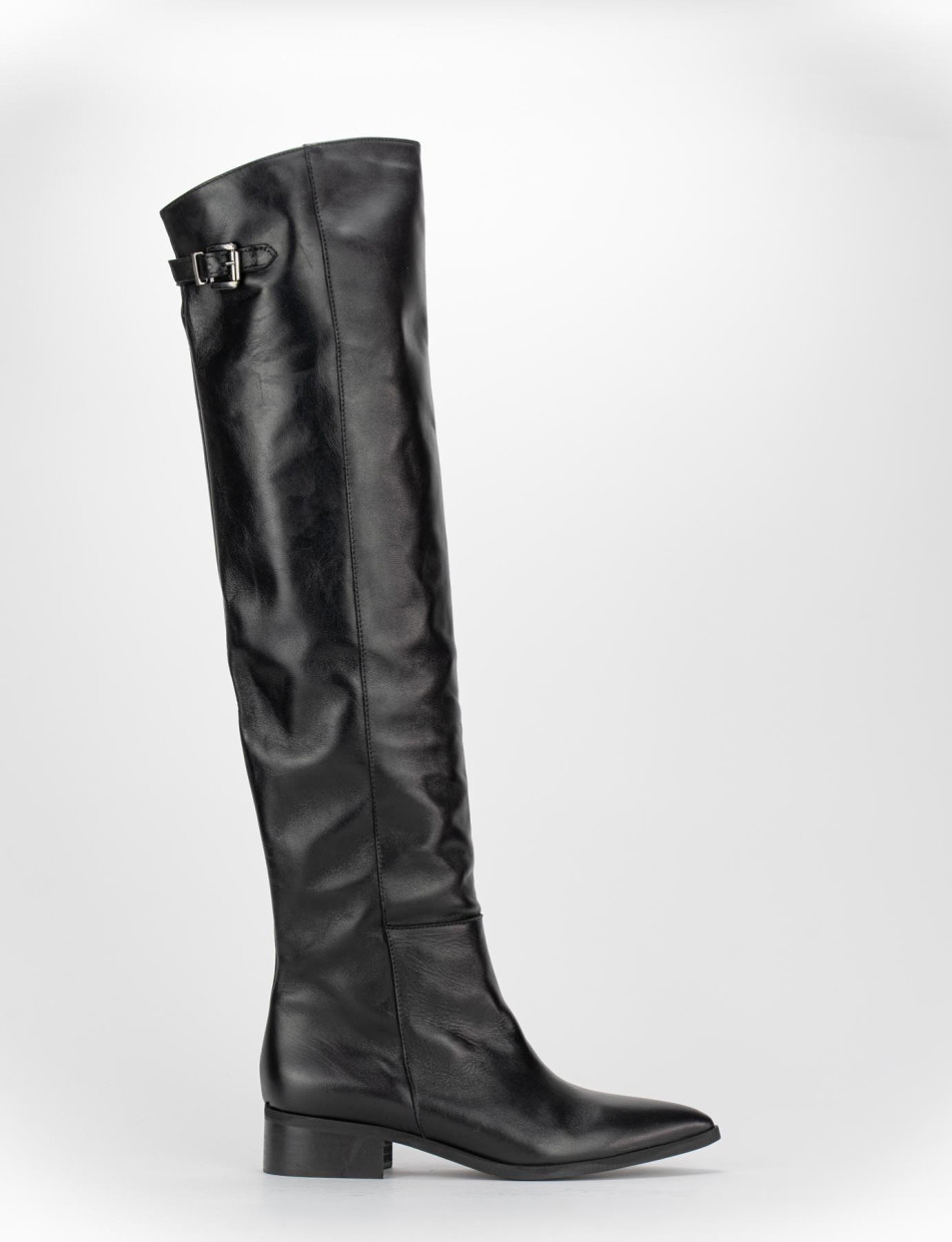 Low heel boots heel 2 cm black leather