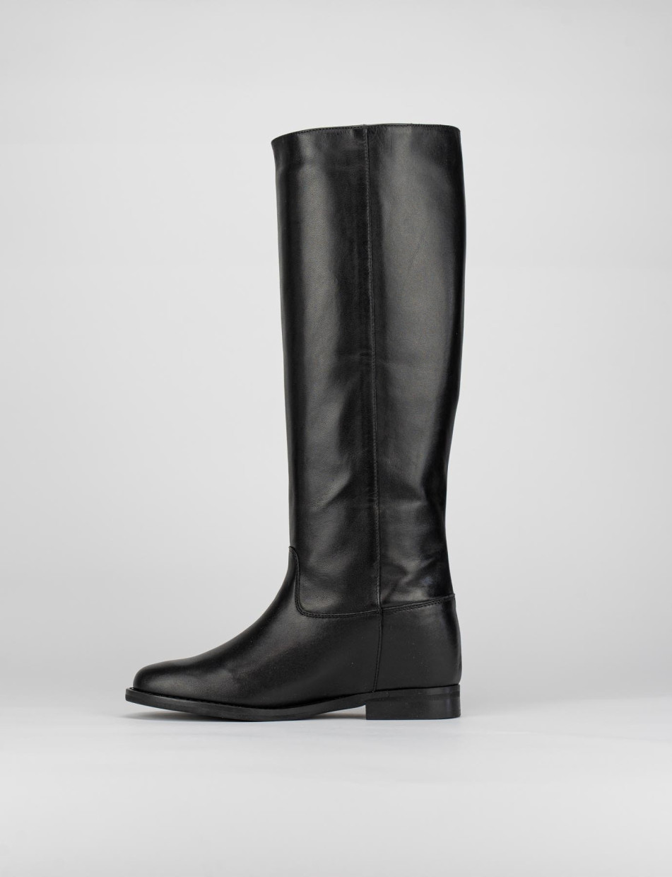 Stivale tacco tacco 2 cm nero
