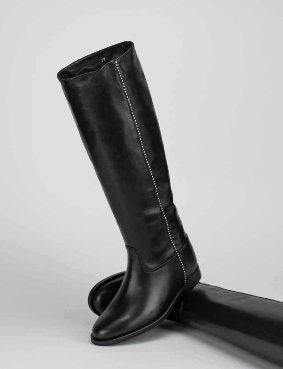 Stivale tacco tacco 2 cm nero