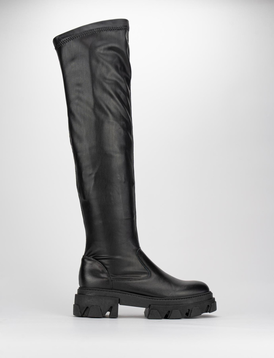 Low heel boots heel 2 cm black leather