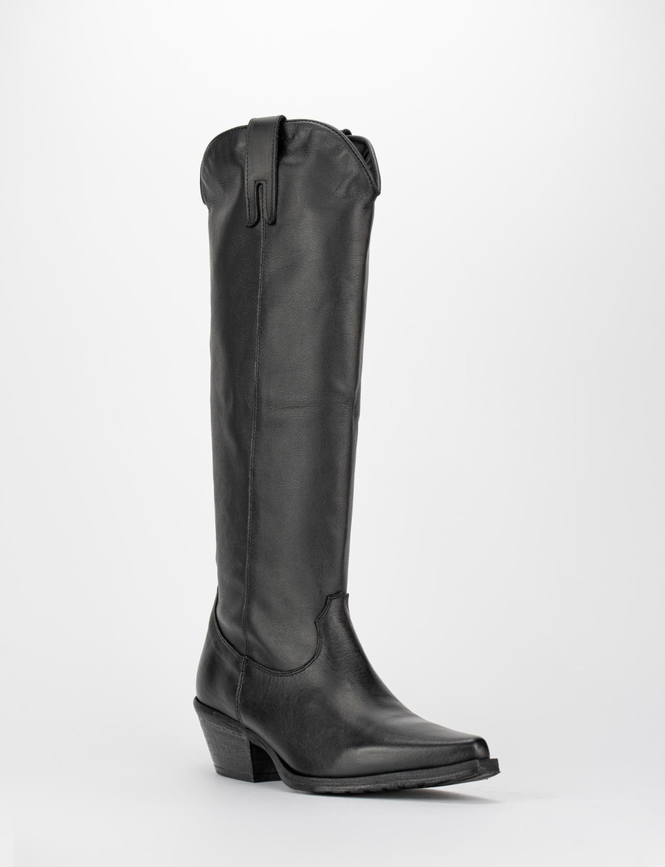 Low heel boots heel 4 cm black leather