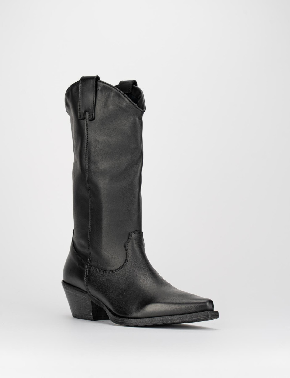 Low heel boots heel 4 cm black leather