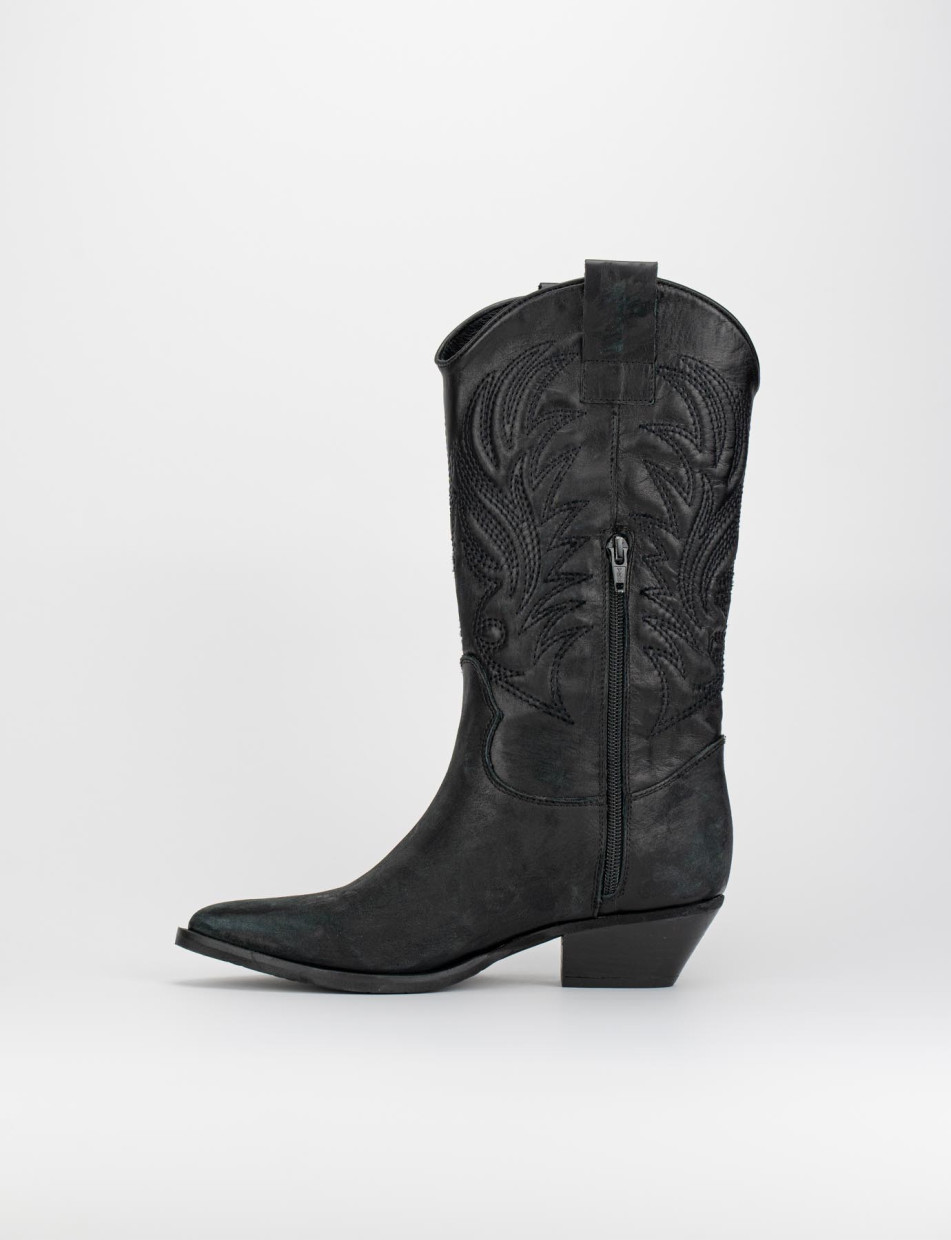 Low heel boots heel 3 cm black