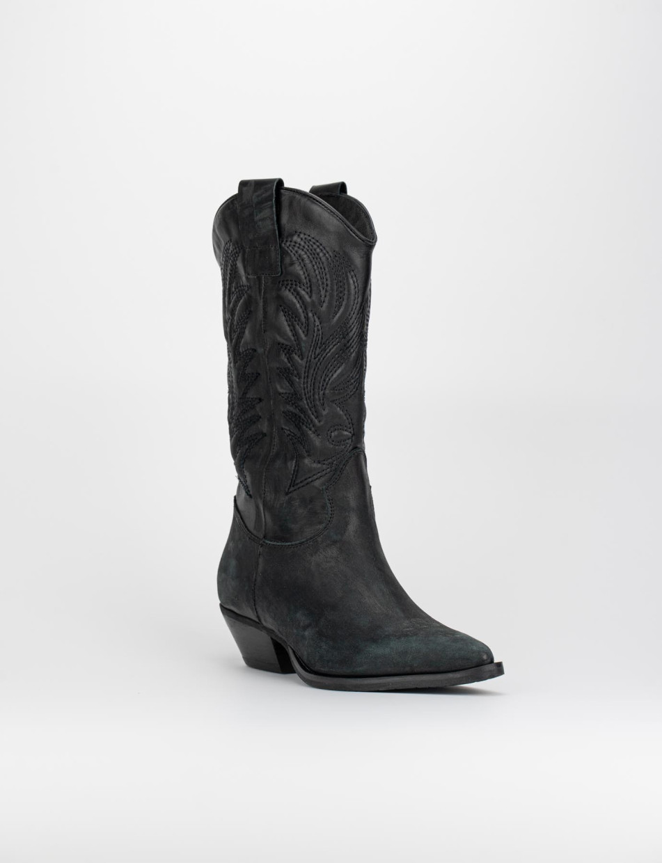 Low heel boots heel 3 cm black