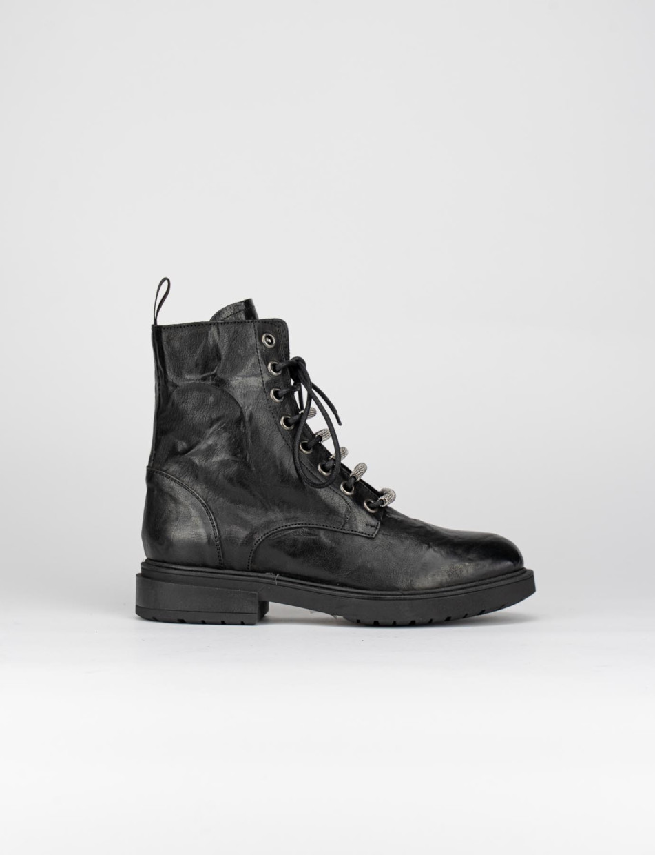 Combat boots heel 2 cm black leather