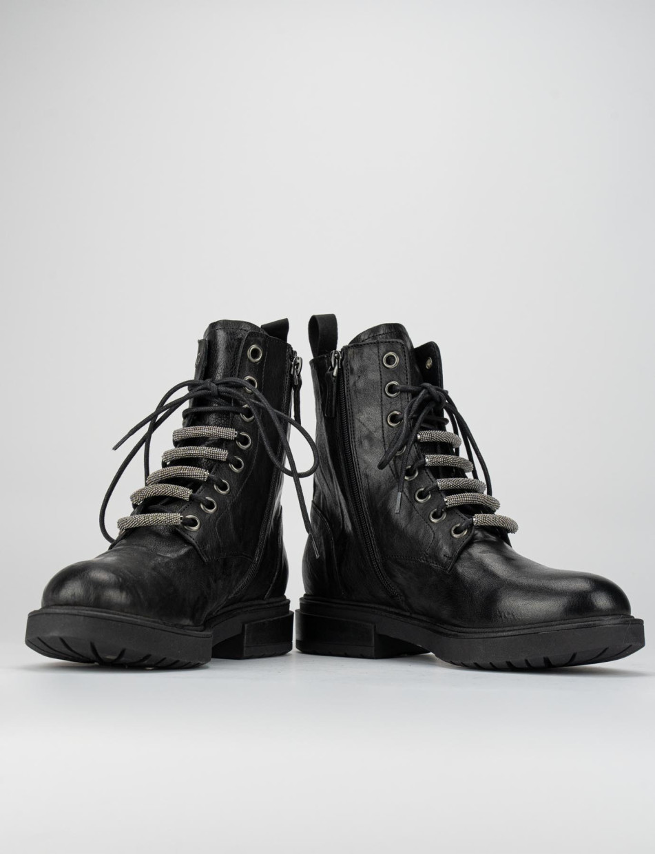 Combat boots heel 2 cm black leather