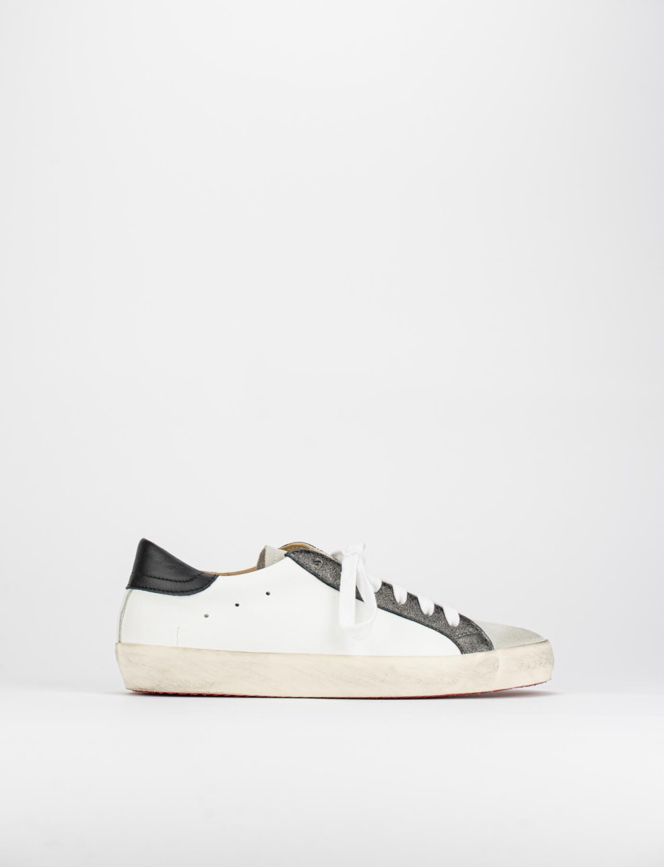 Sneakers white leather