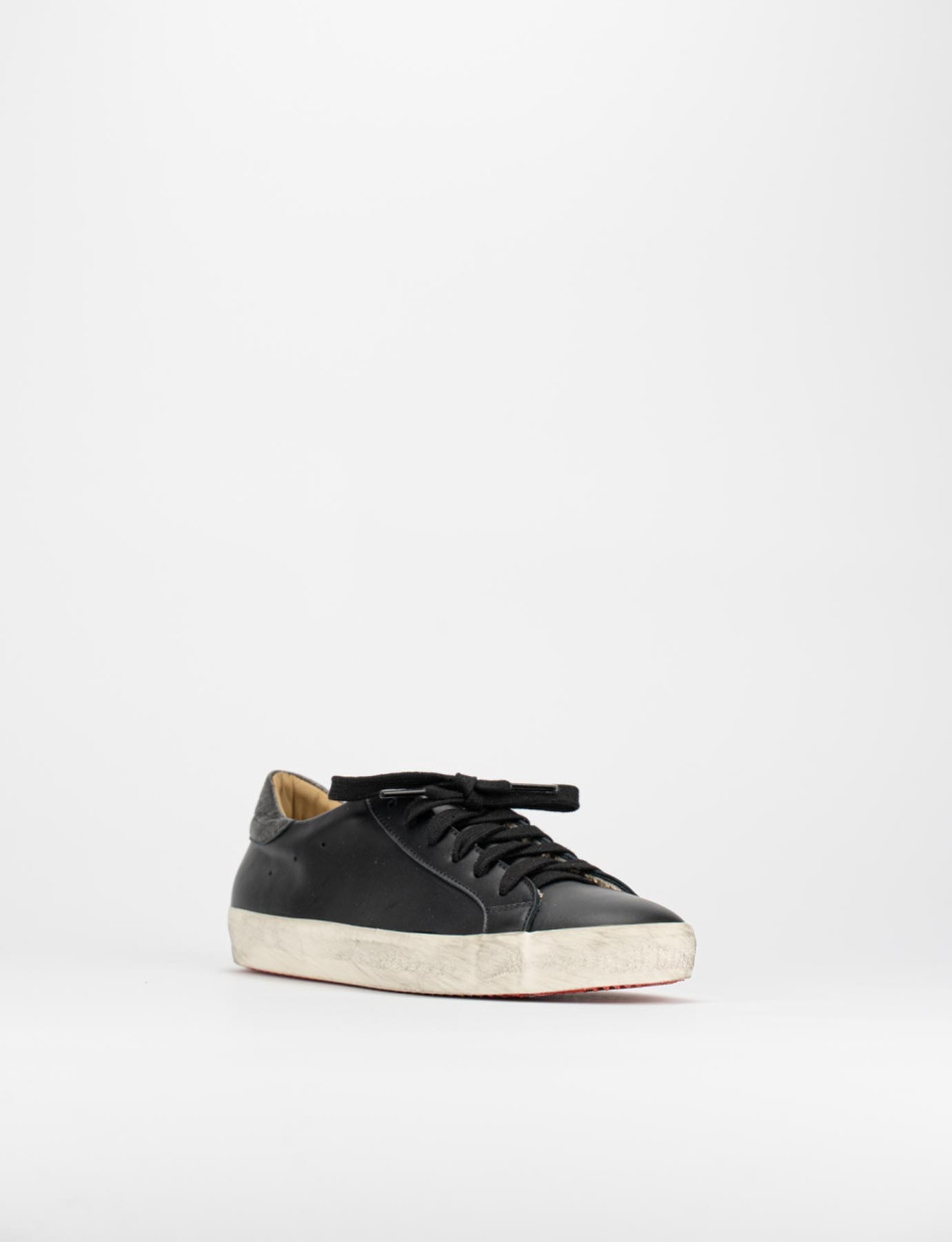 Sneakers black leather