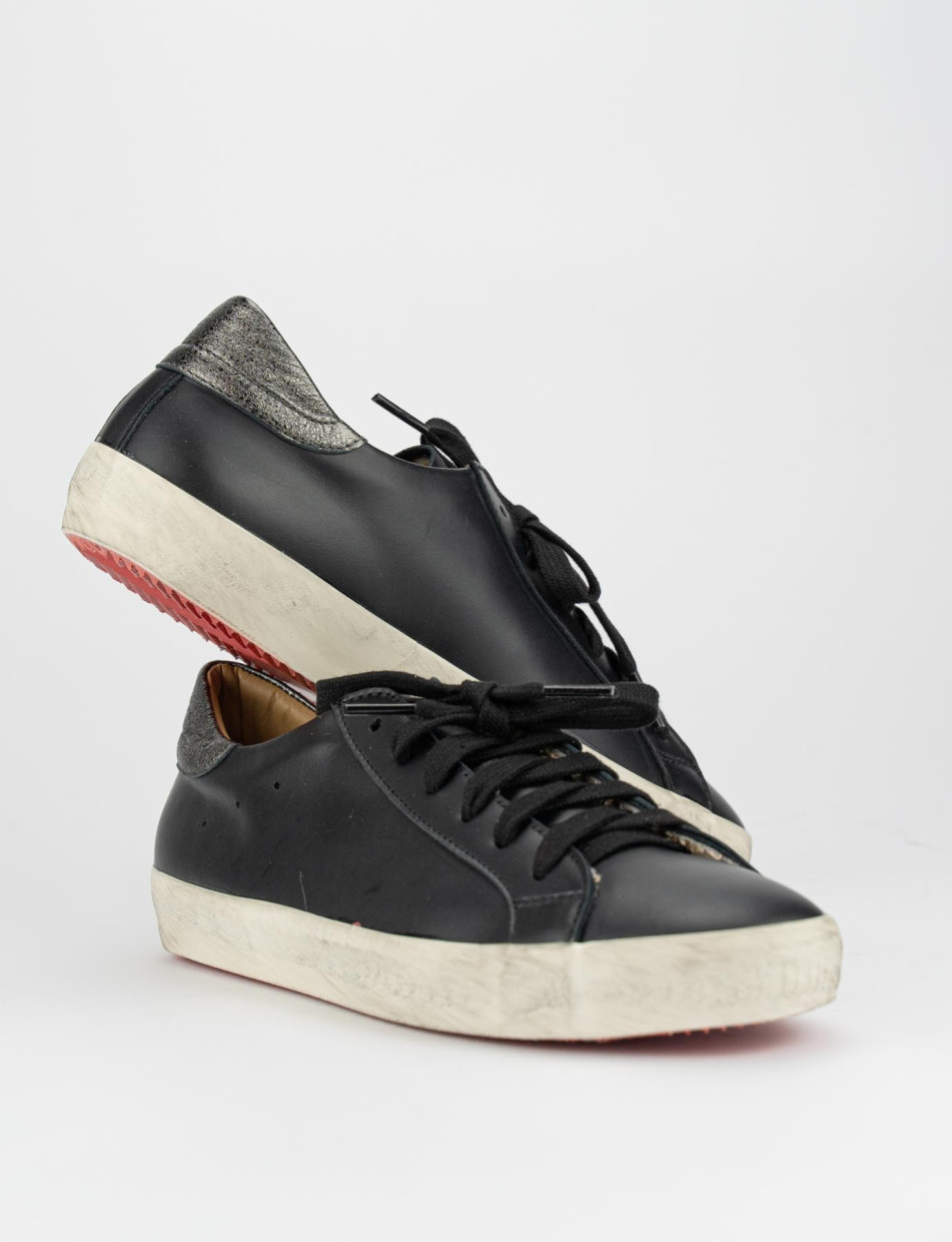 Sneakers black leather