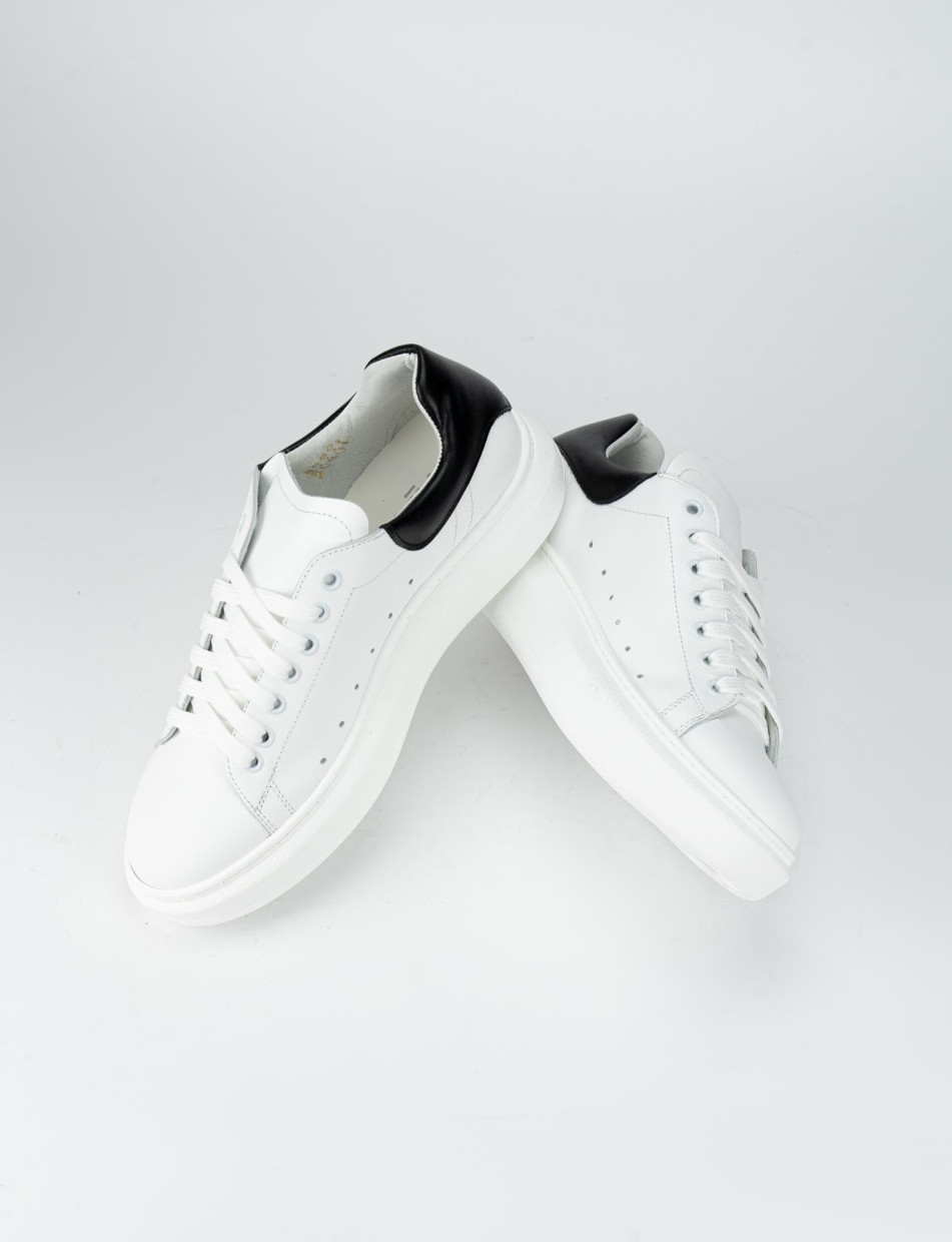 Sneakers white leather