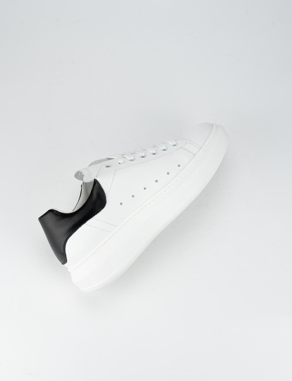 Sneakers white leather