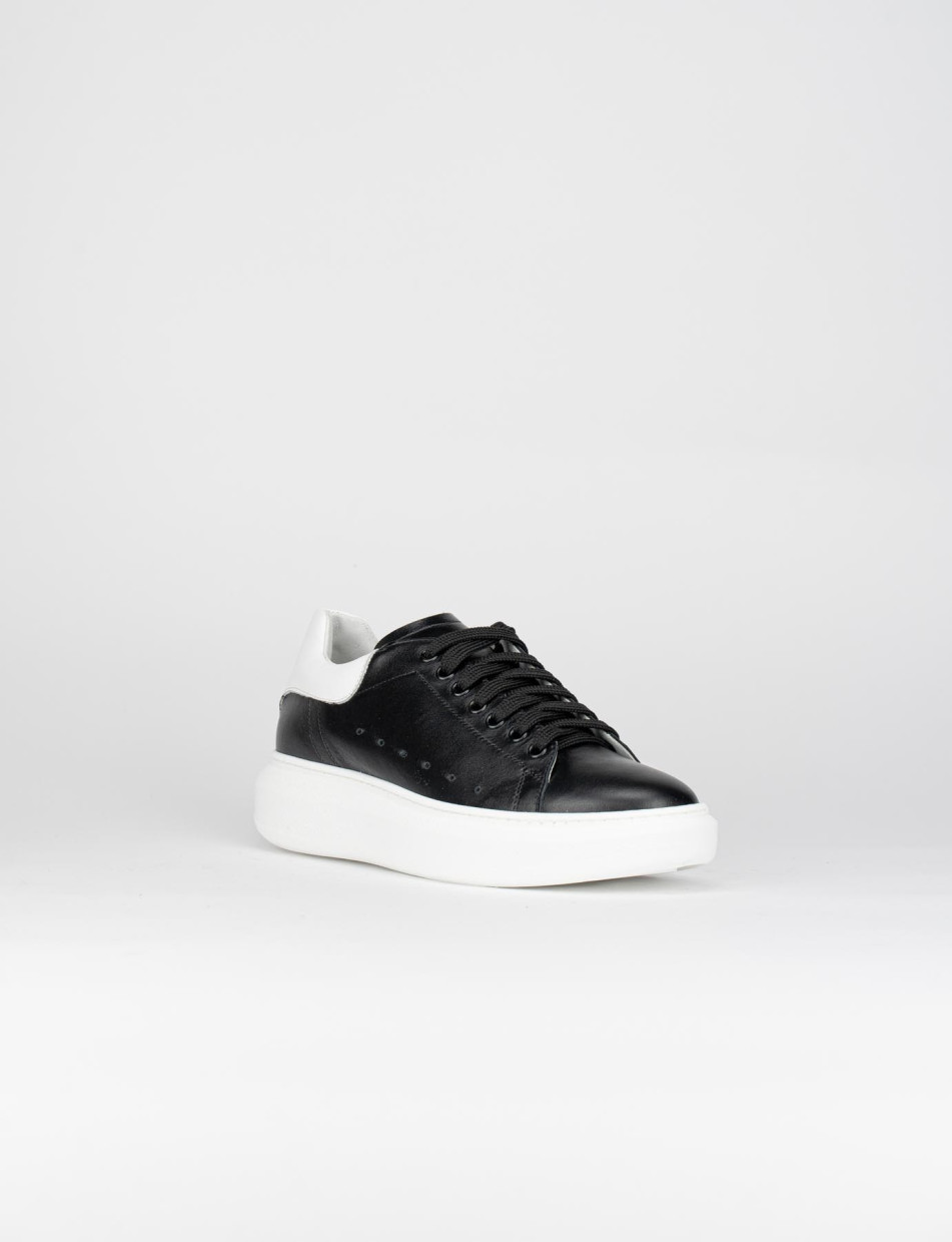 Sneakers black leather