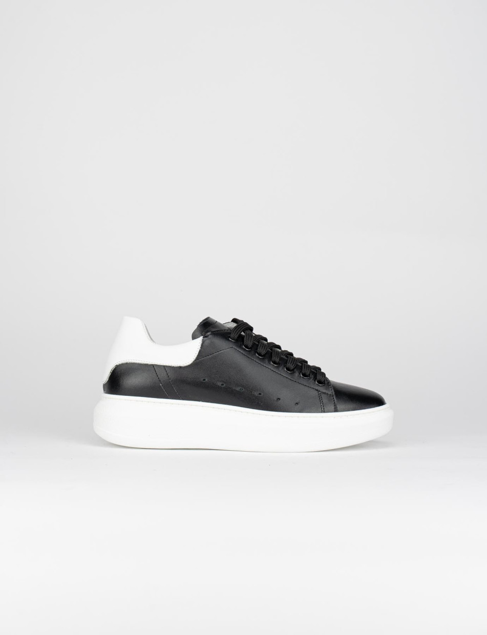 Sneakers black leather