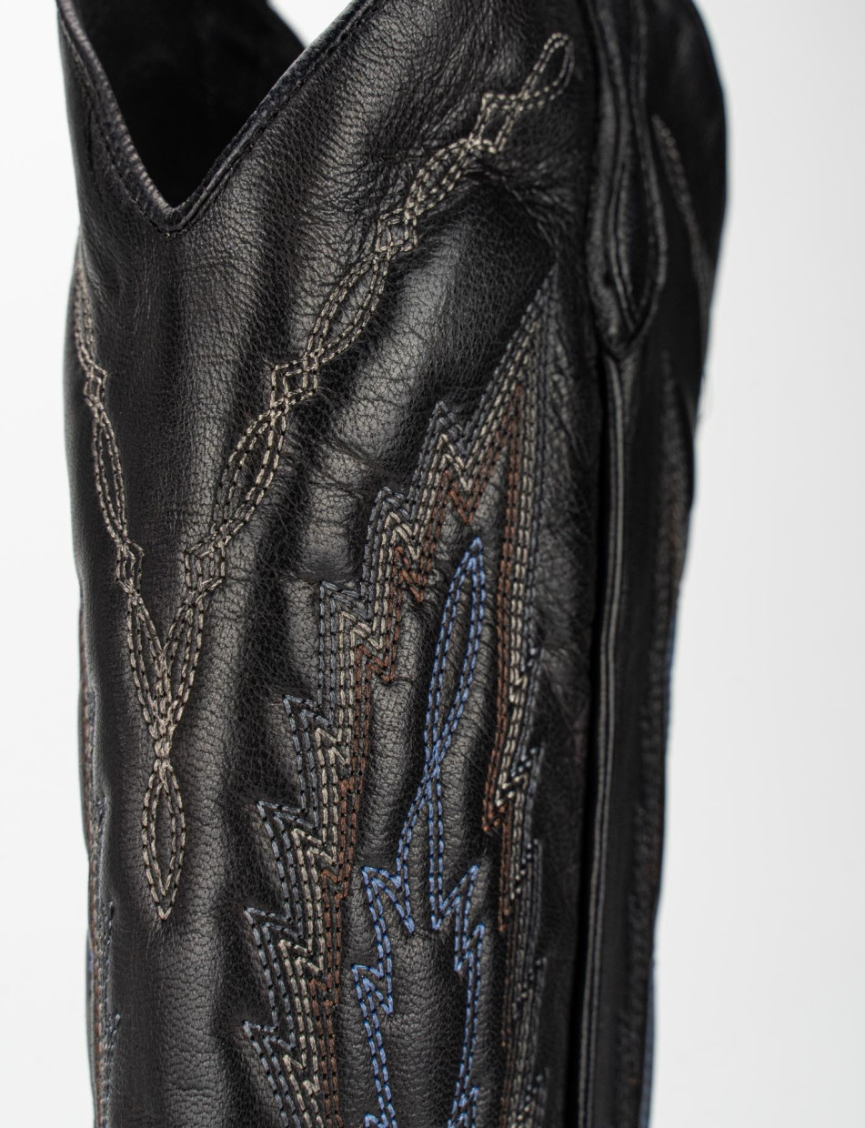 Stivale tacco 3 cm nero
