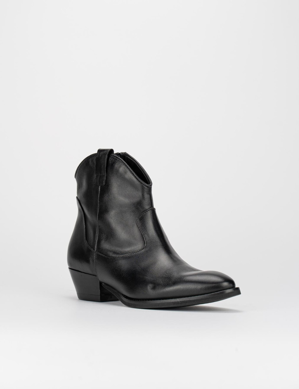 Low heel ankle boots heel 3 cm black leather