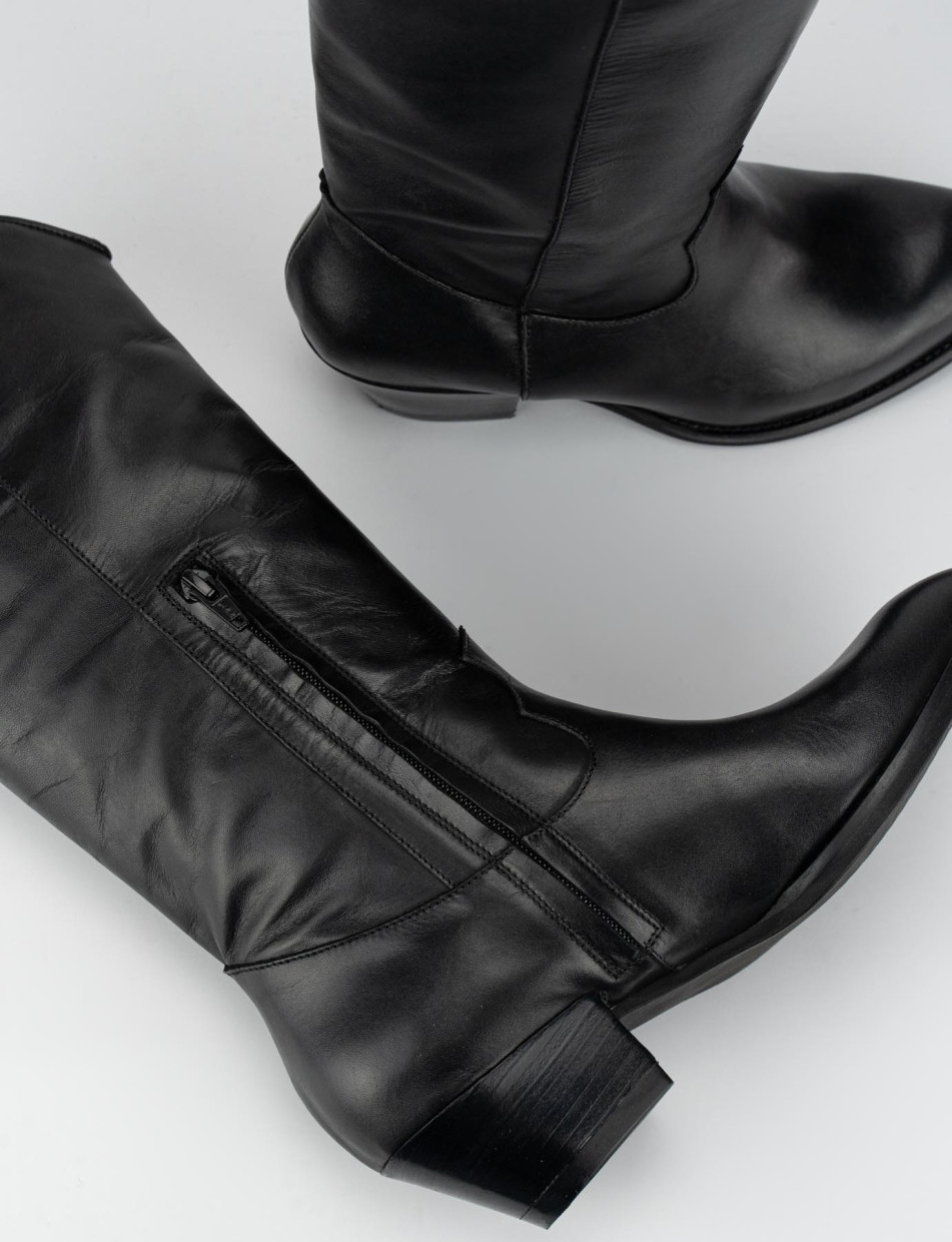 Low heel boots heel 3 cm black leather