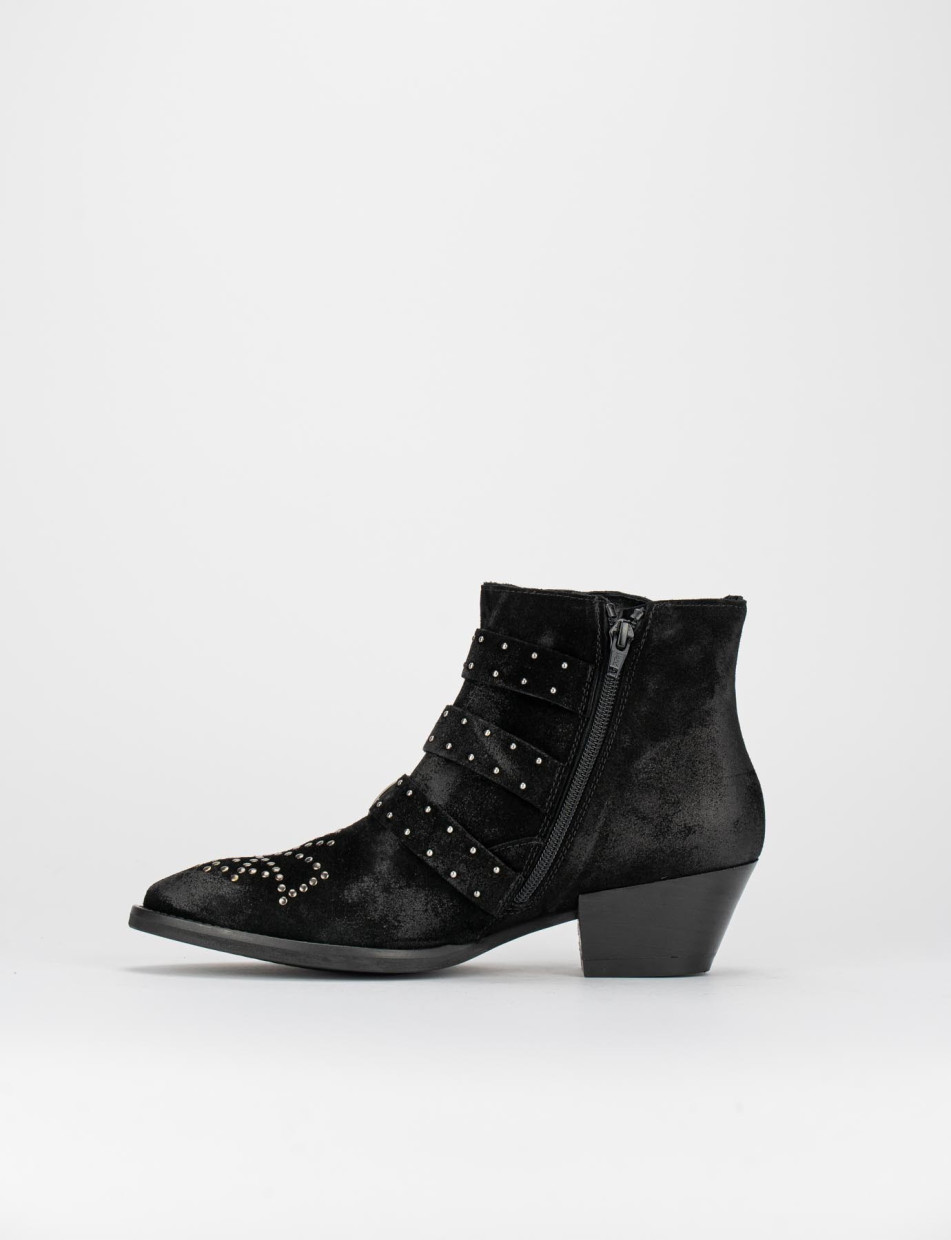 Low heel ankle boots heel 3 cm black chamois