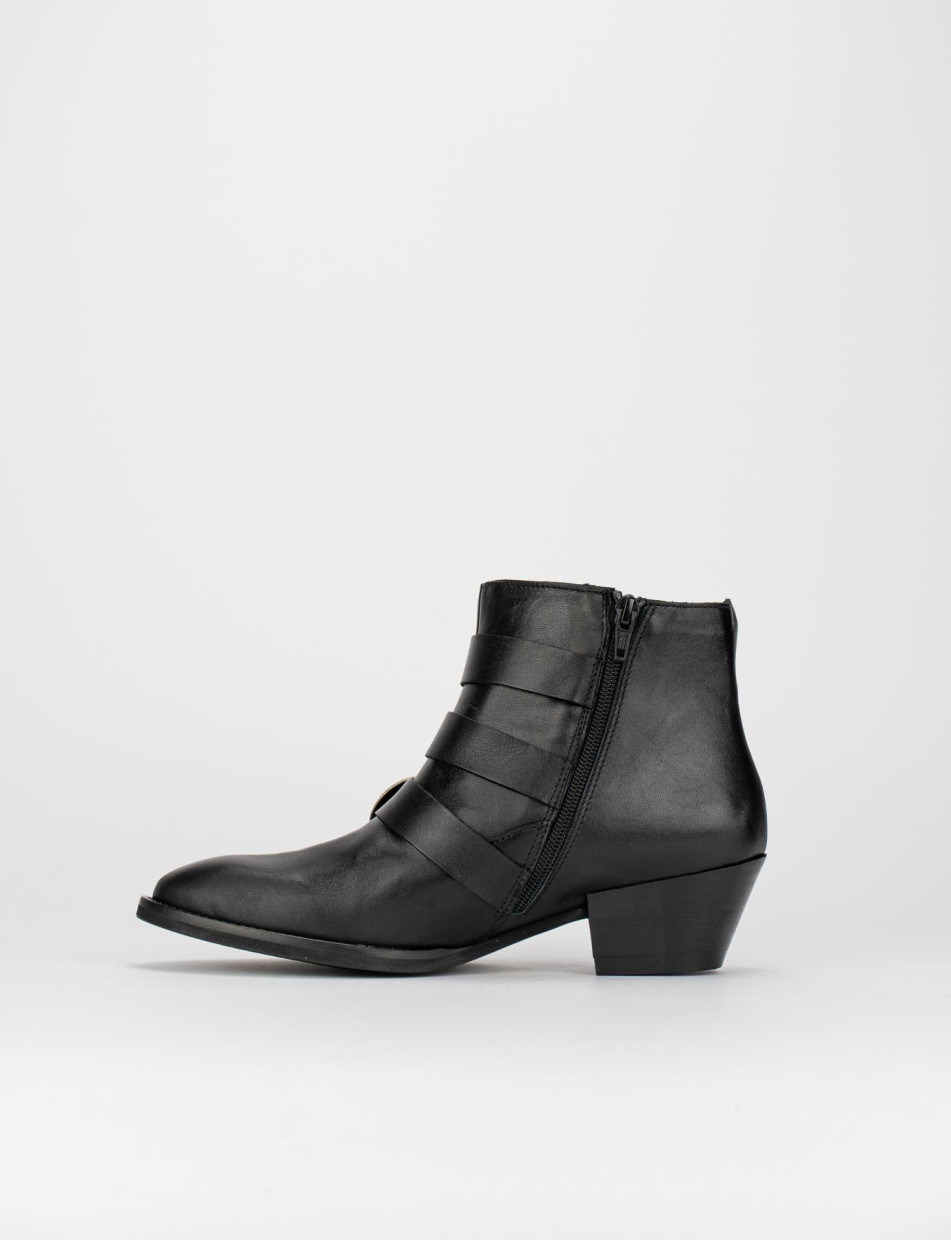 Low heel ankle boots heel 3 cm black leather