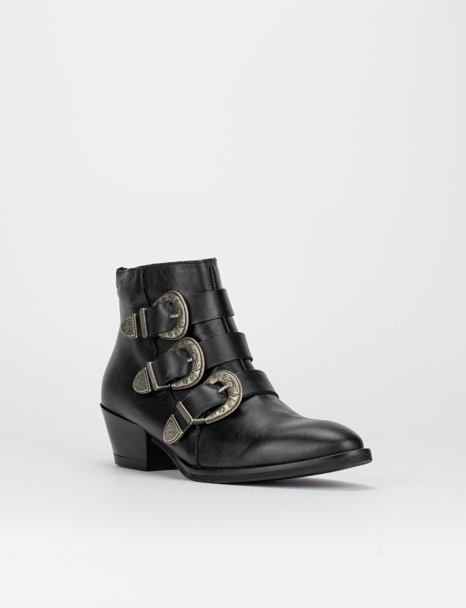 Low heel ankle boots heel 3 cm black leather