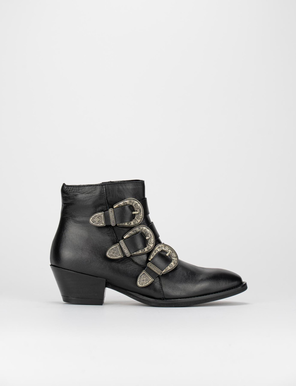 Low heel ankle boots heel 3 cm black leather