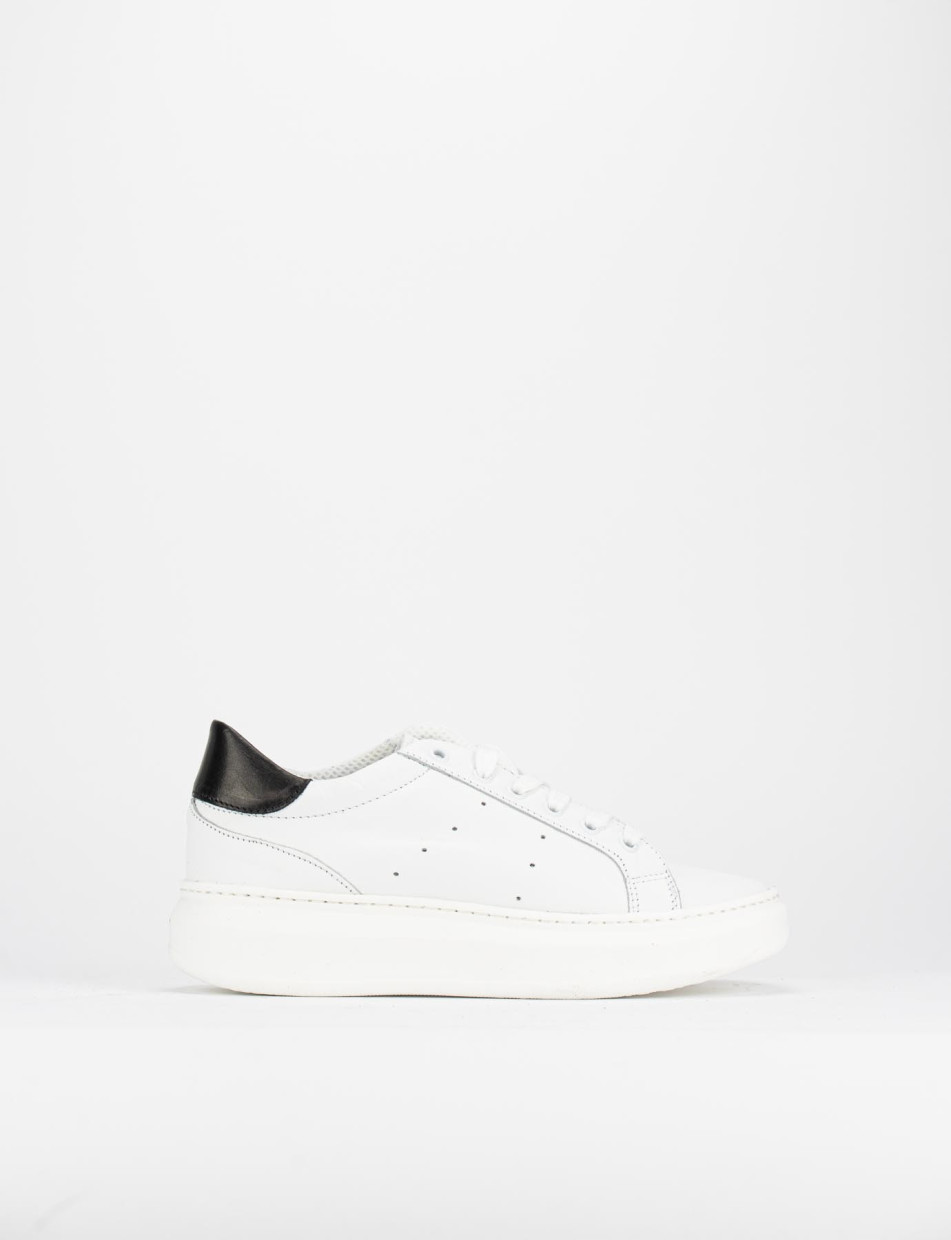 Sneakers white leather