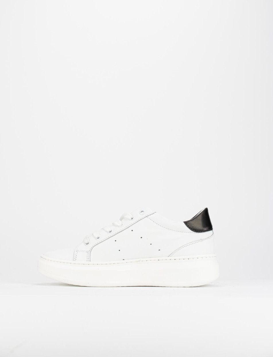 Sneakers white leather