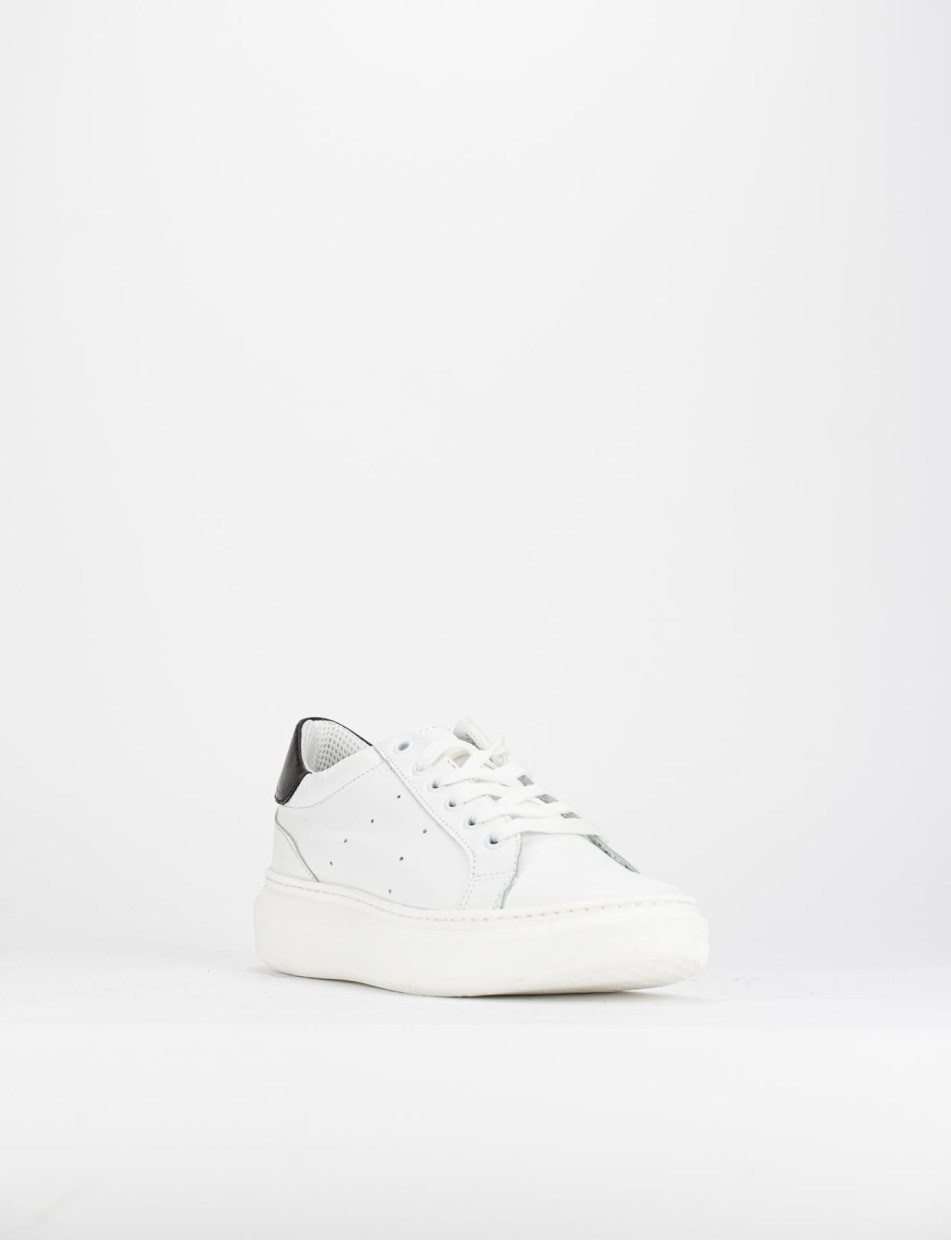 Sneakers white leather