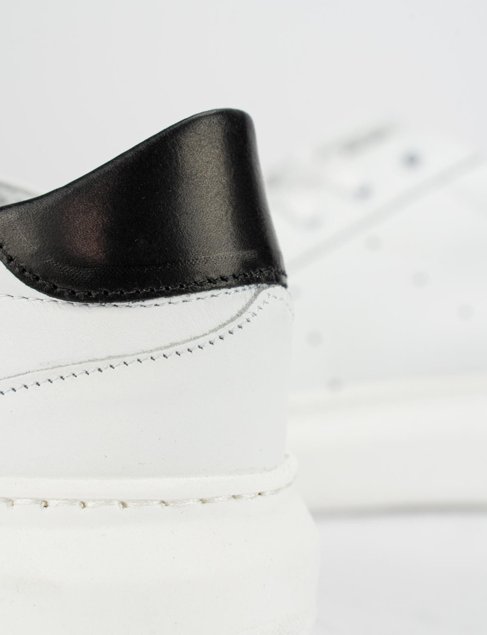 Sneakers white leather