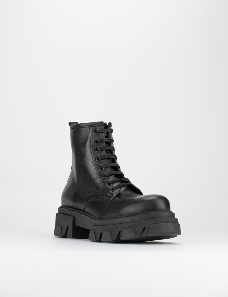 Combat boots heel 2 cm black leather