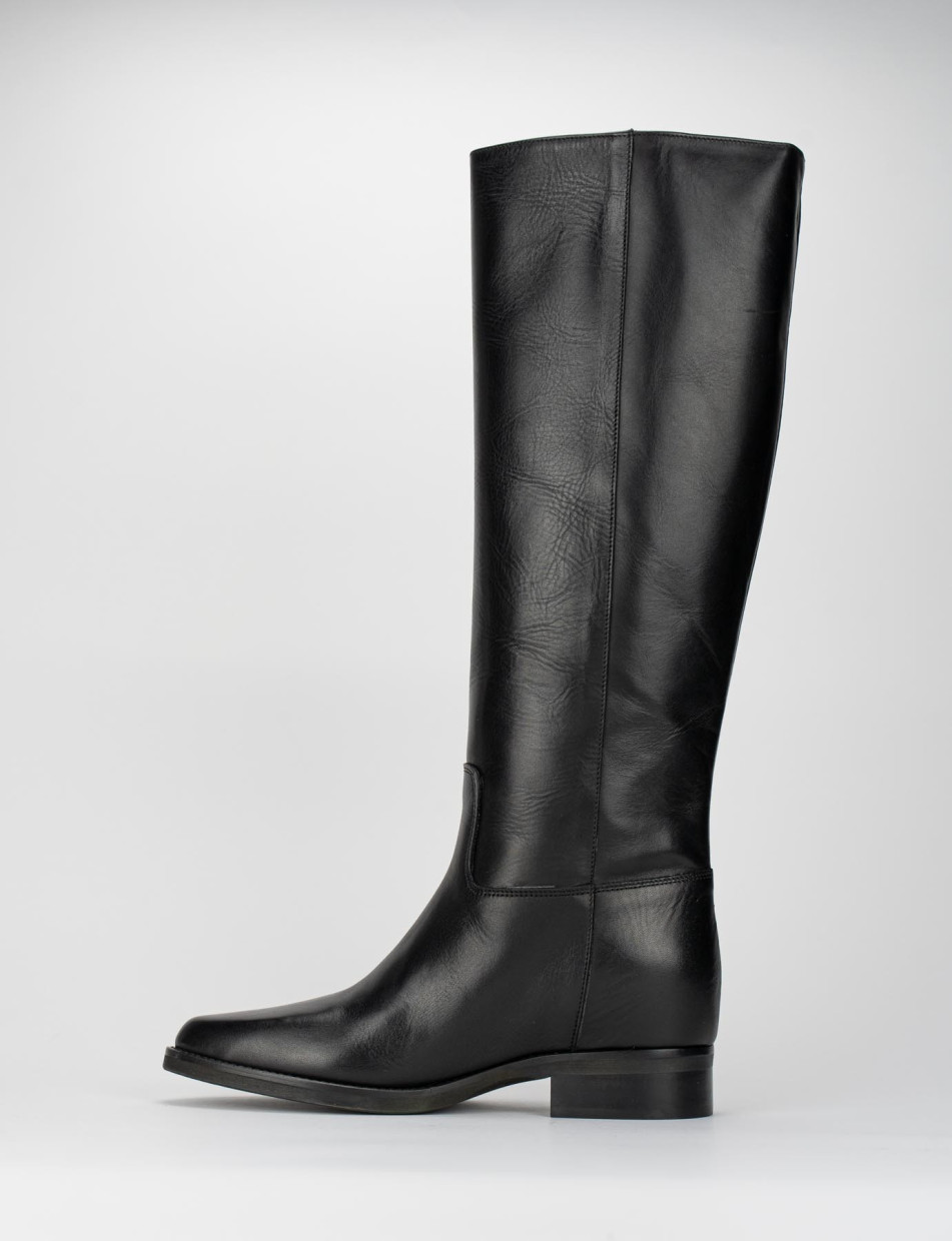 Low heel boots heel 3 cm black leather