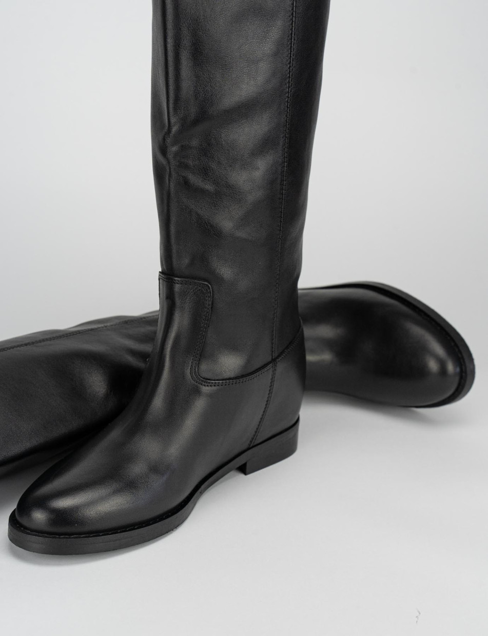 Low heel boots heel 2 cm black leather