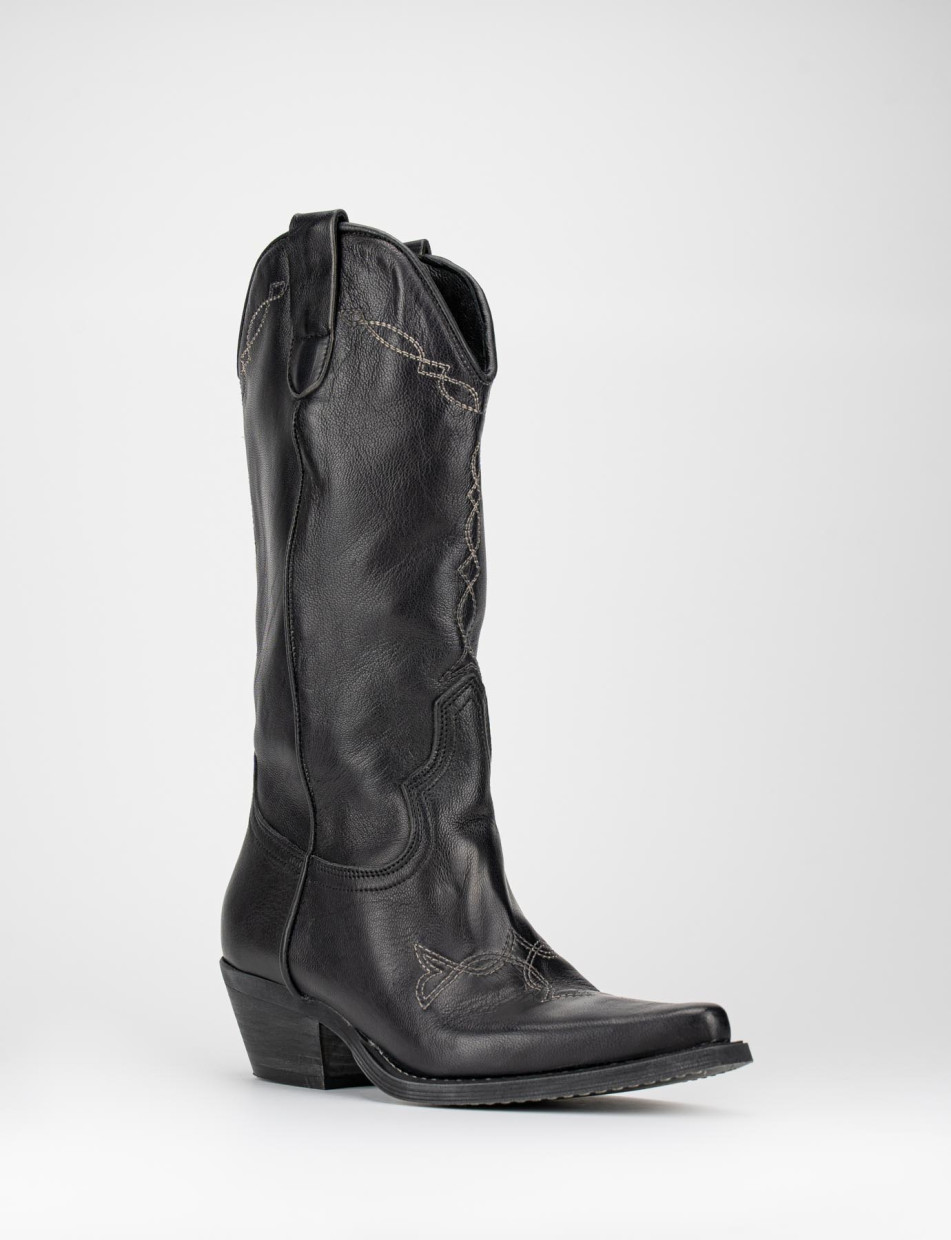 Low heel boots heel 4 cm black leather