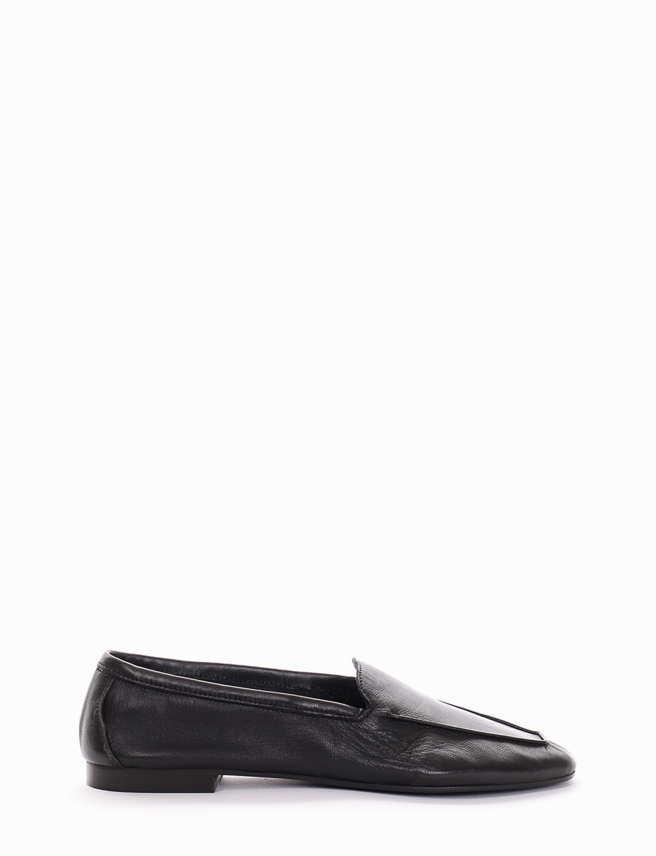 Loafers heel 1 cm black leather