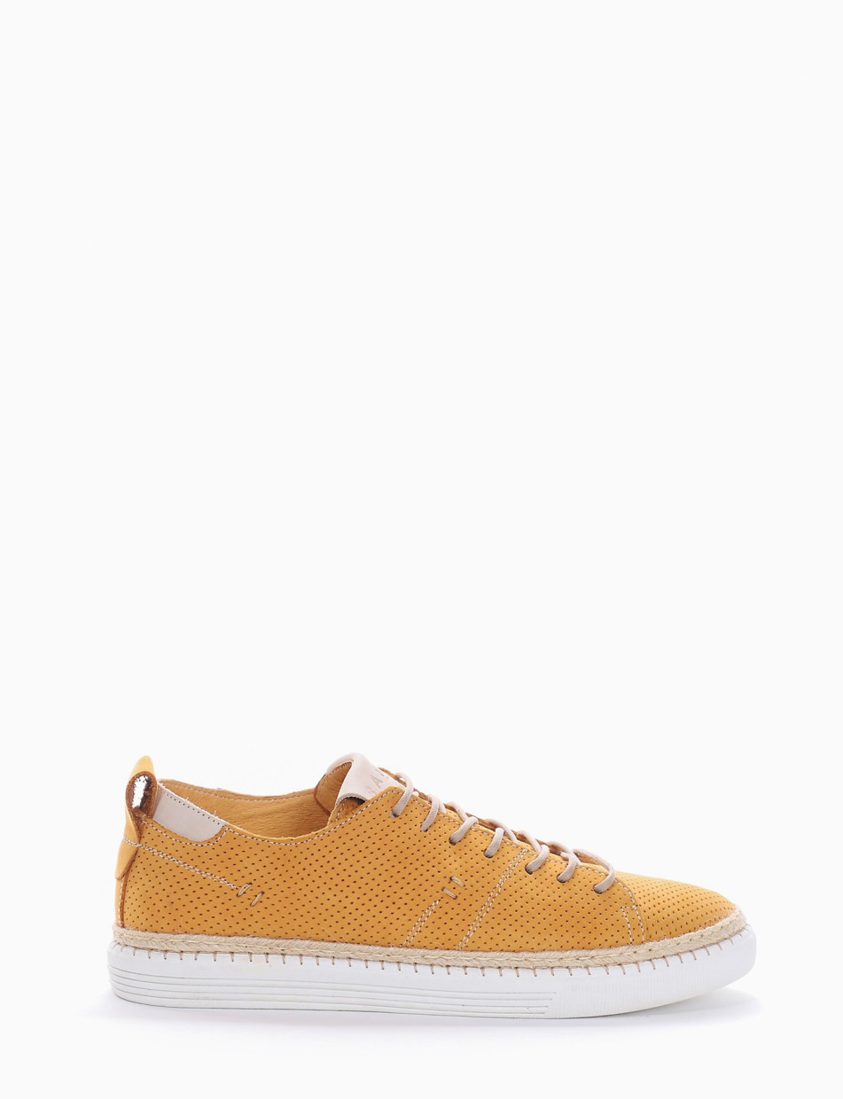 Sneakers yellow leather