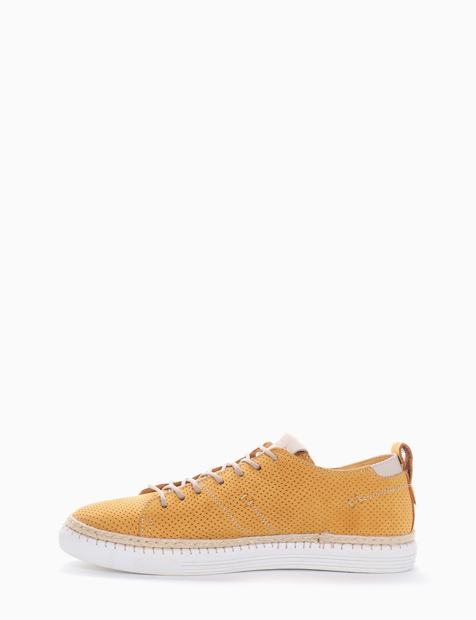 Sneakers yellow leather