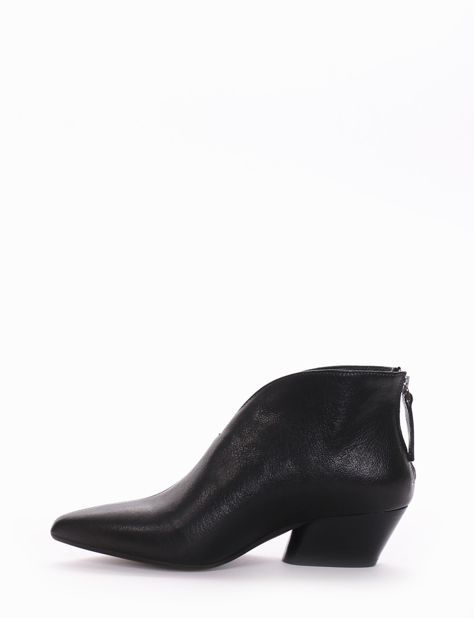 Low heel ankle boots heel 4 cm black leather