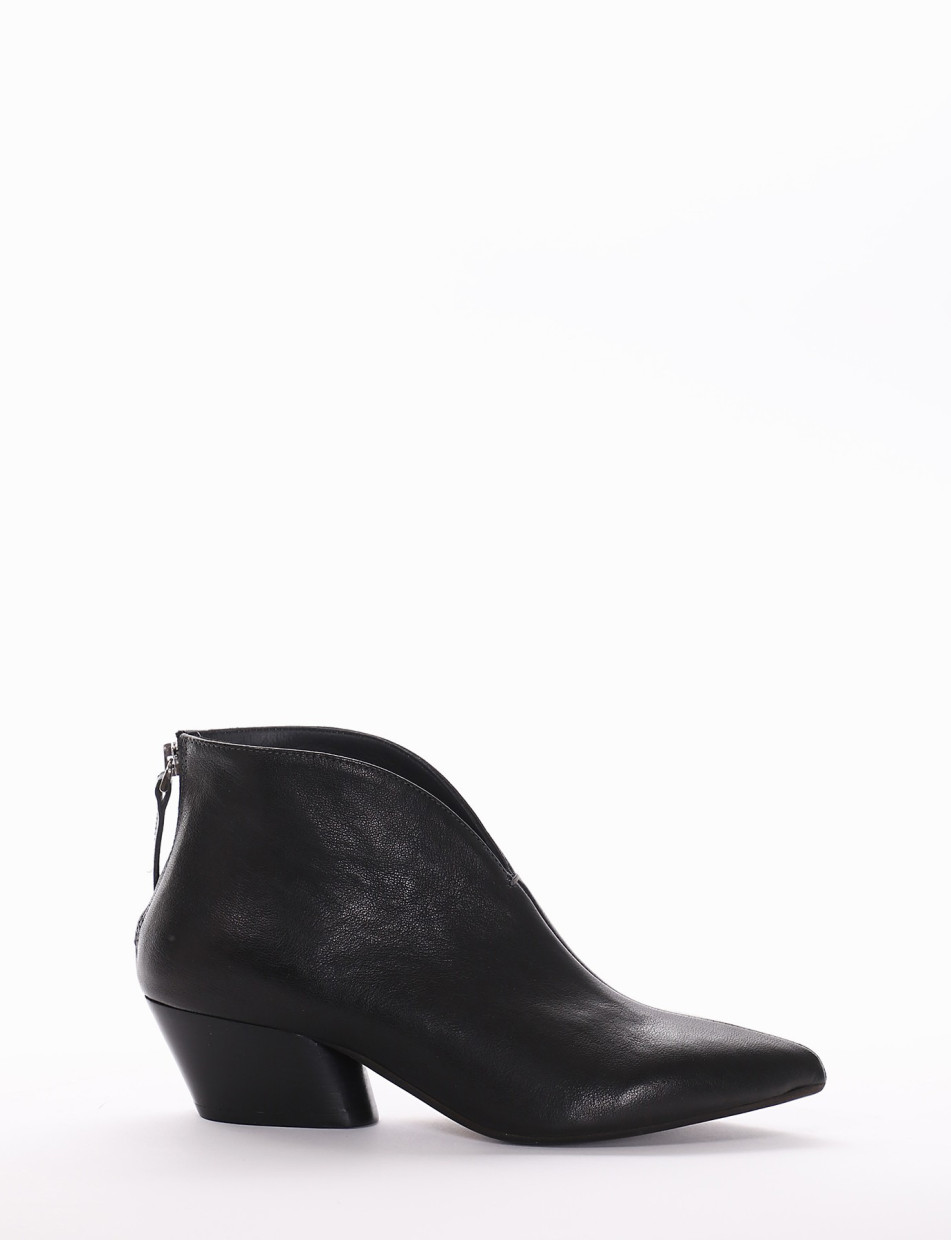 Low heel ankle boots heel 4 cm black leather