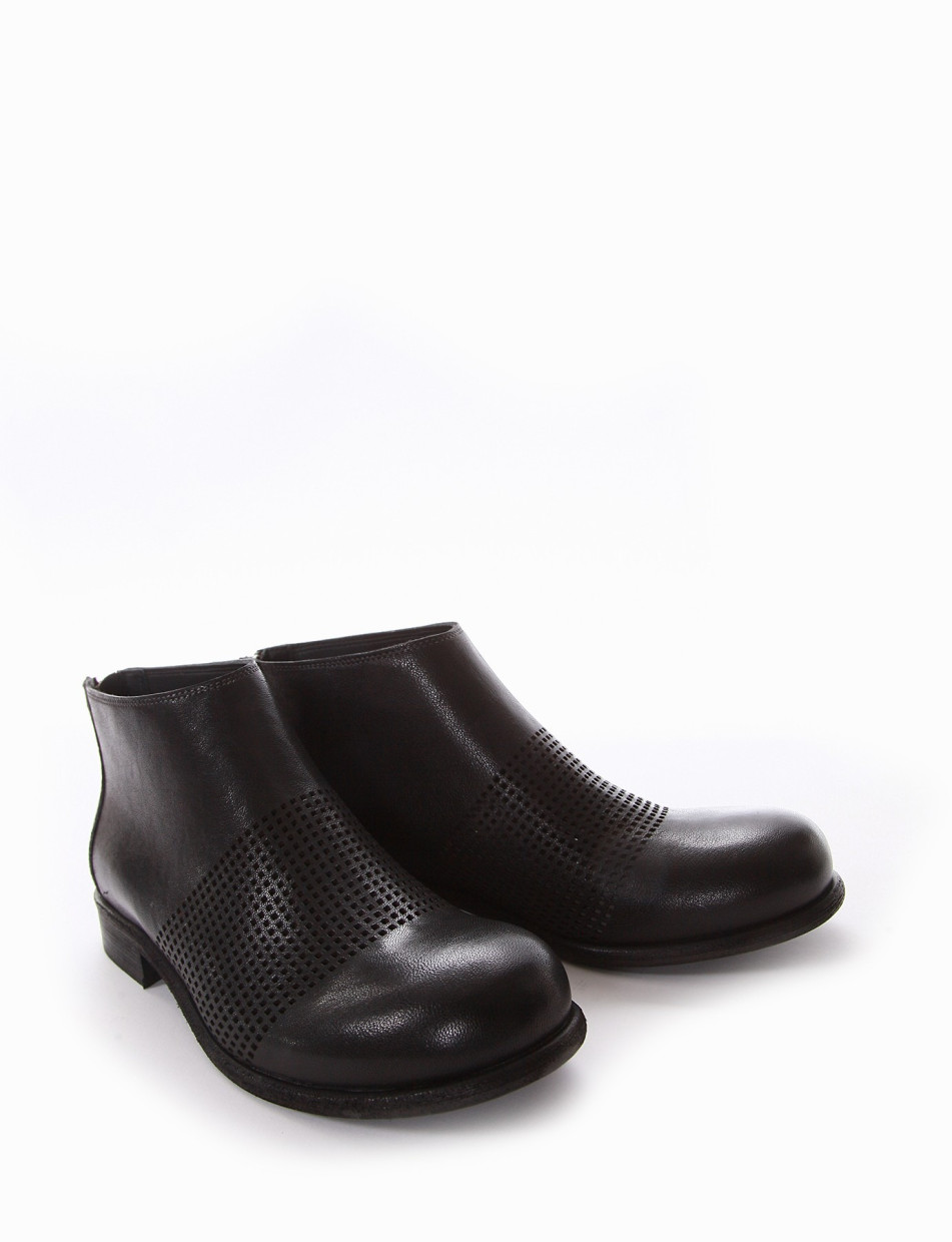 Stivaletto tacco 2 cm nero