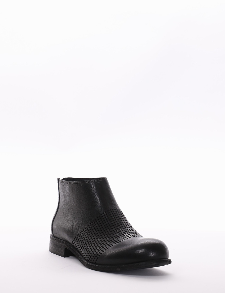 Stivaletto tacco 2 cm nero