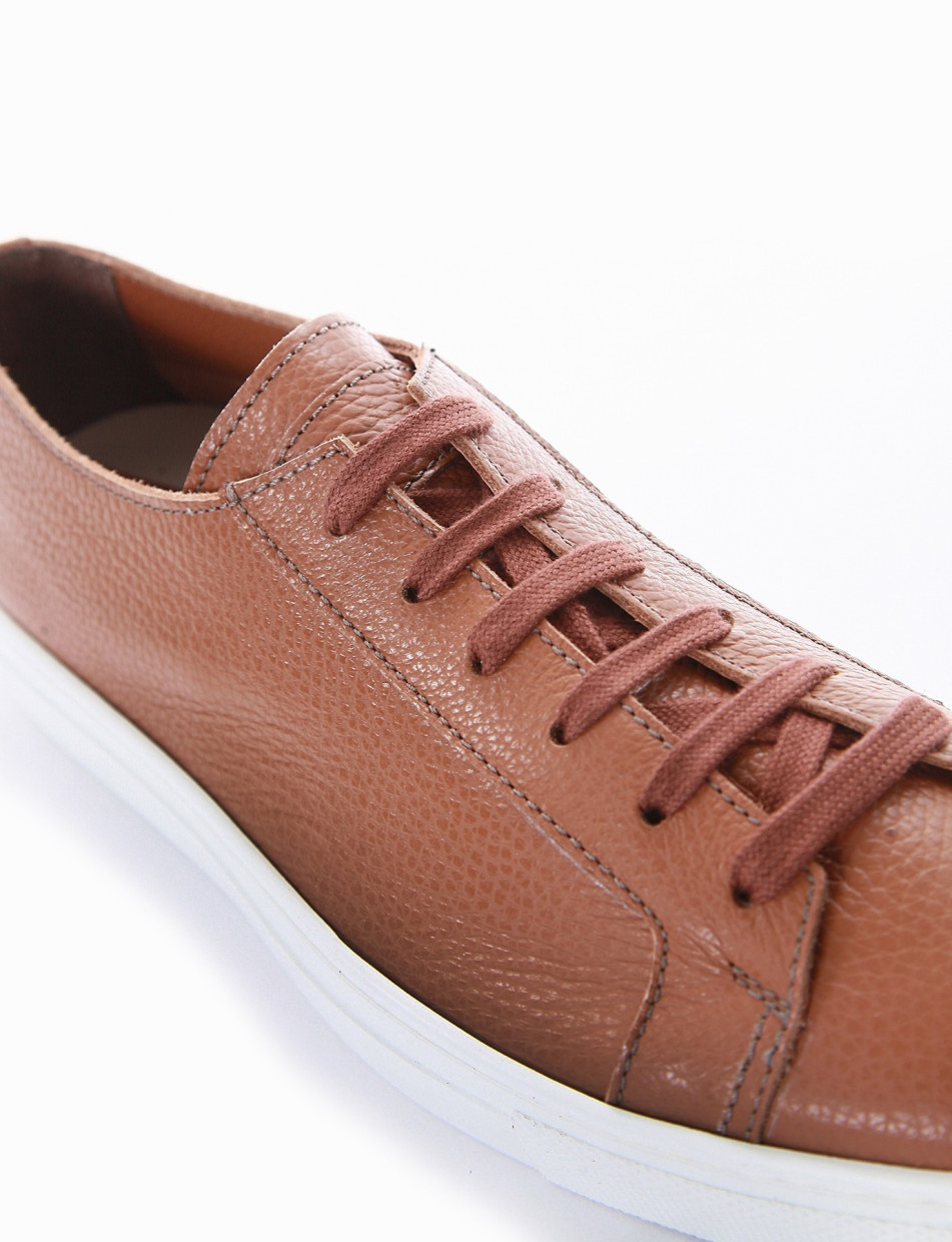 Sneakers brown leather