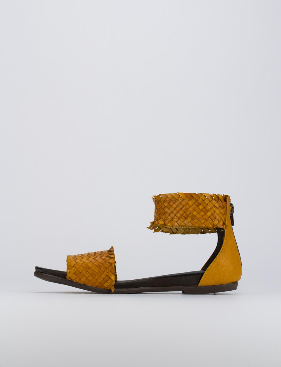 Low heel sandals heel 1 cm yellow leather