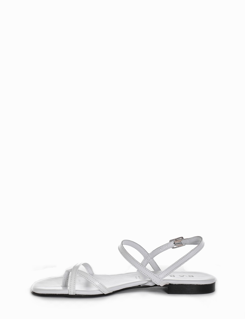 Flip flops heel 1 cm white leather