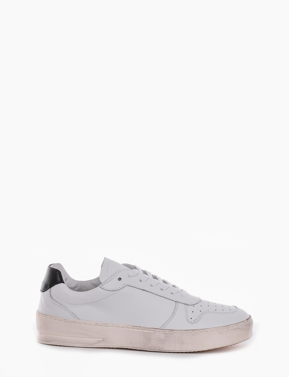 Sneakers white leather