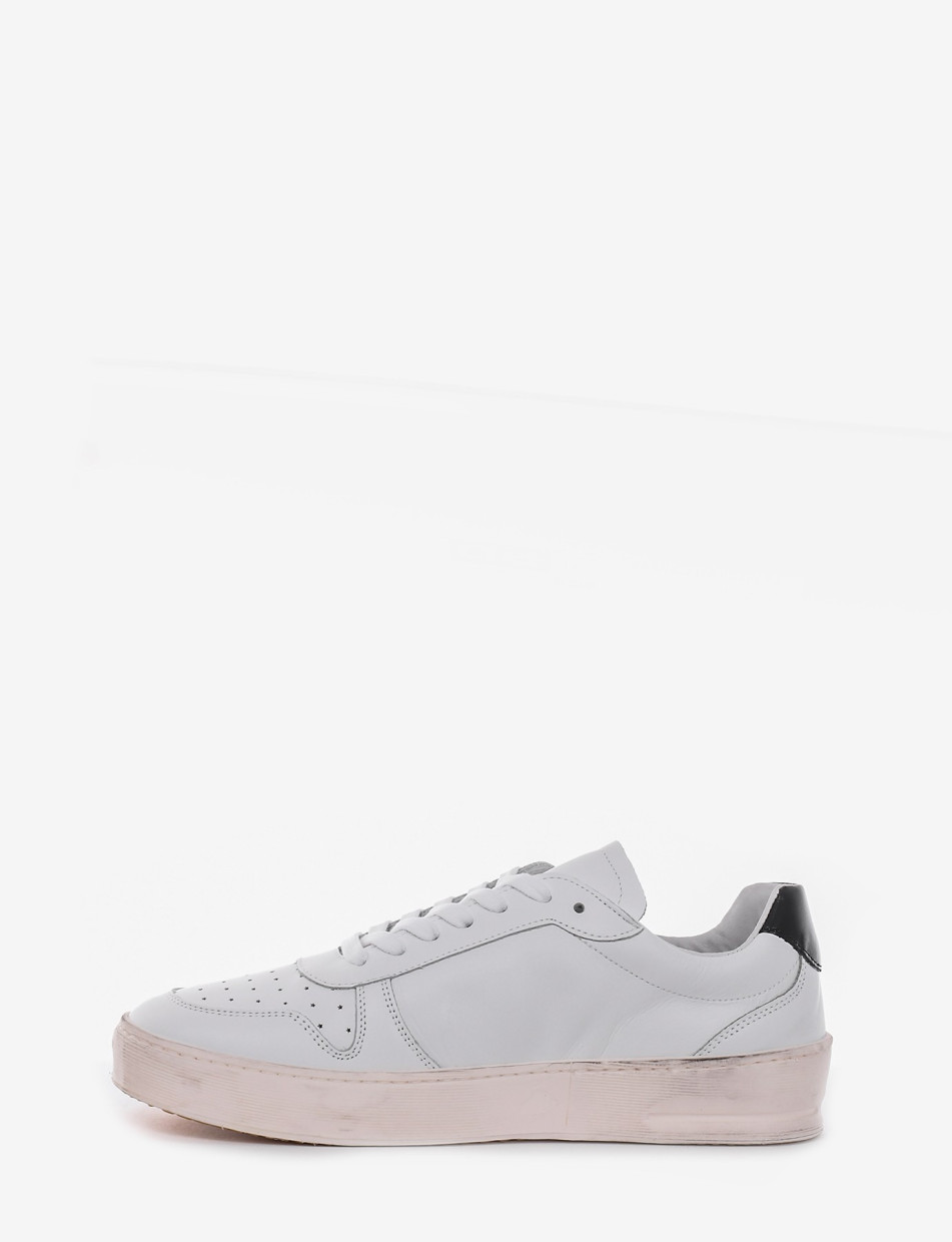 Sneakers white leather