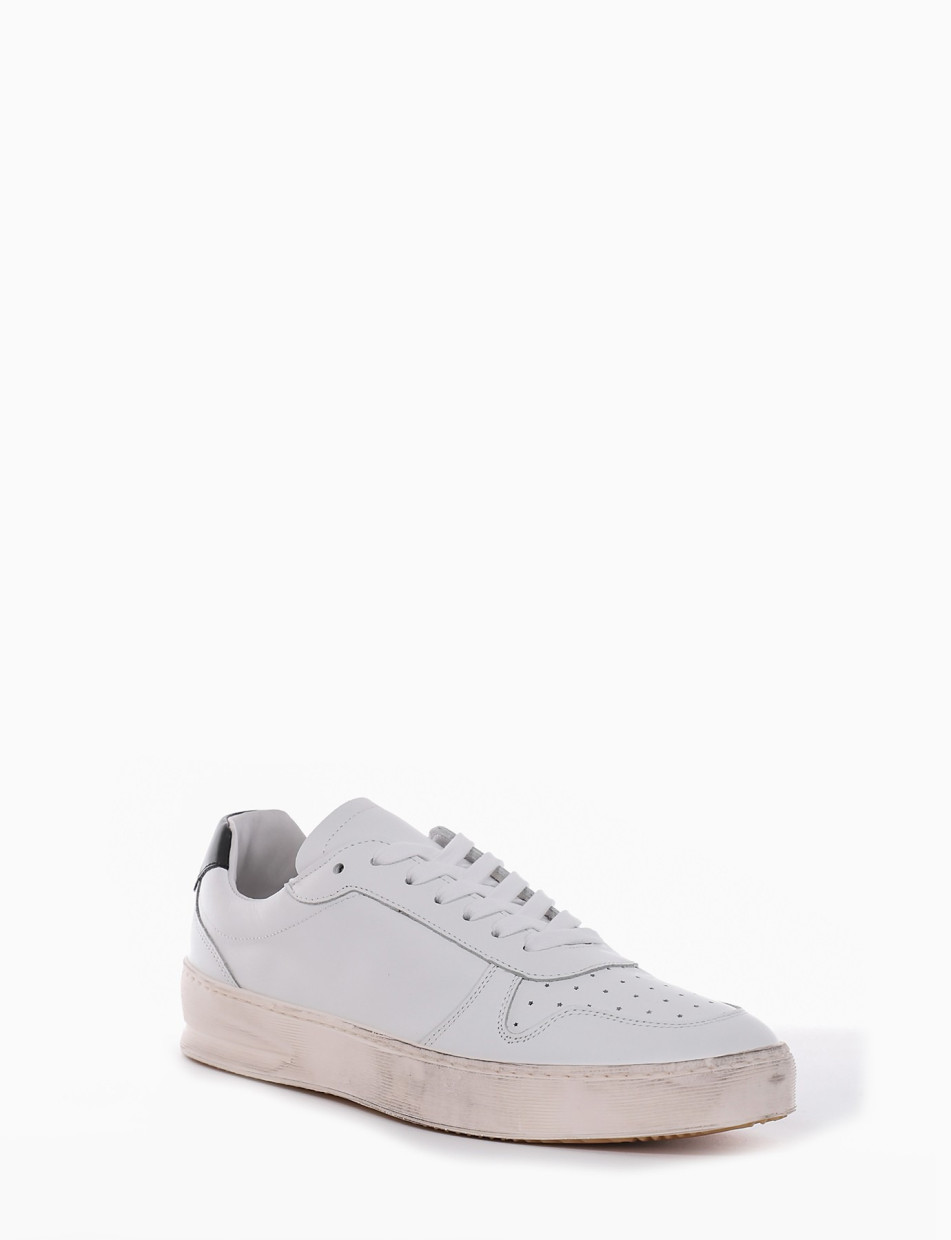 Sneakers white leather