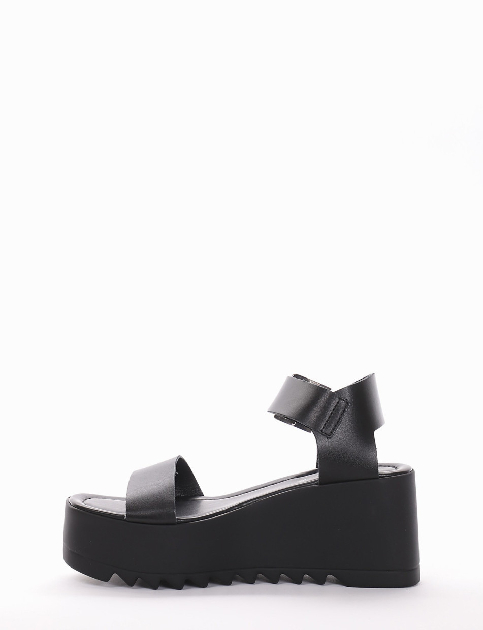 Wedge heels heel 7 cm black leather