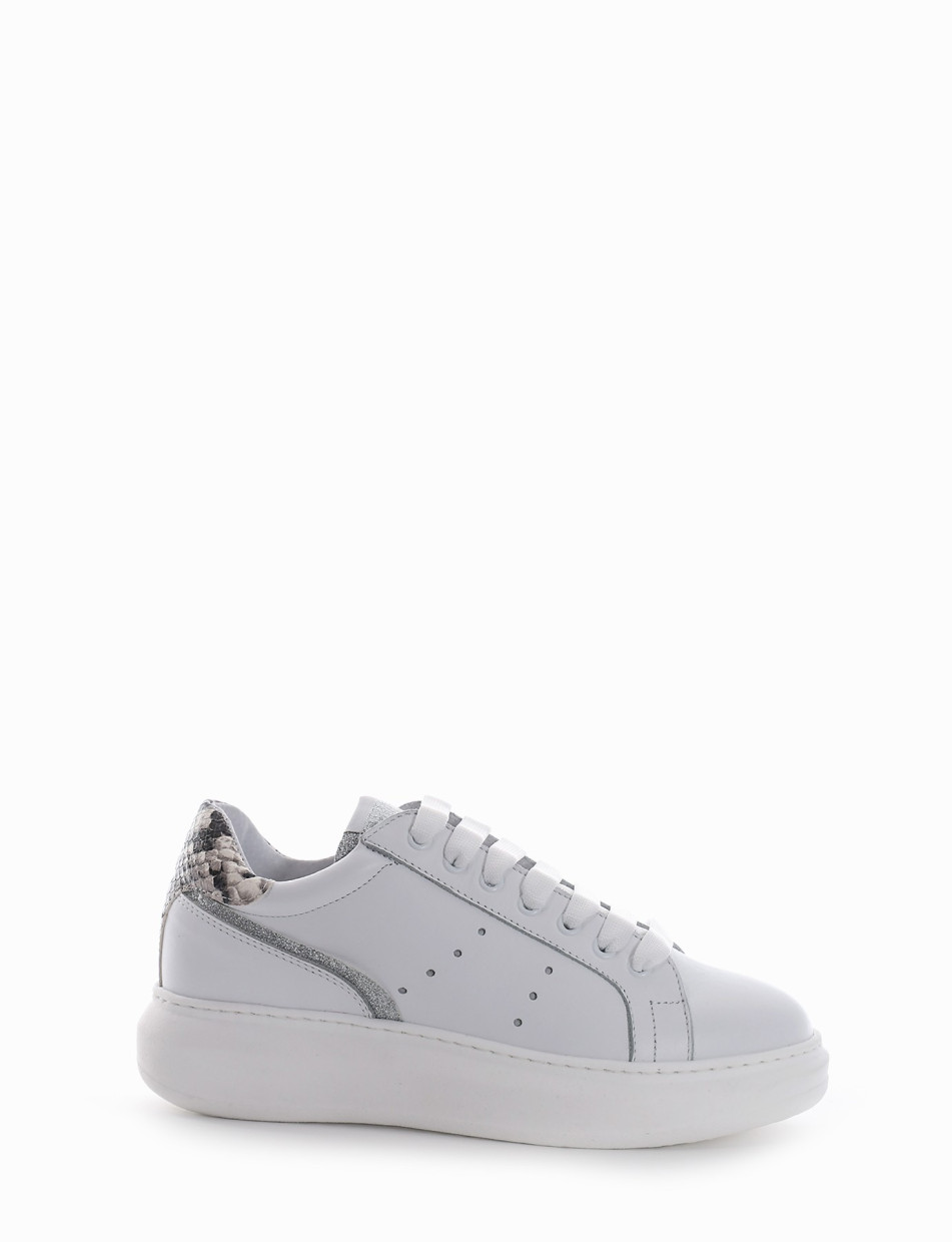 Sneakers white leather