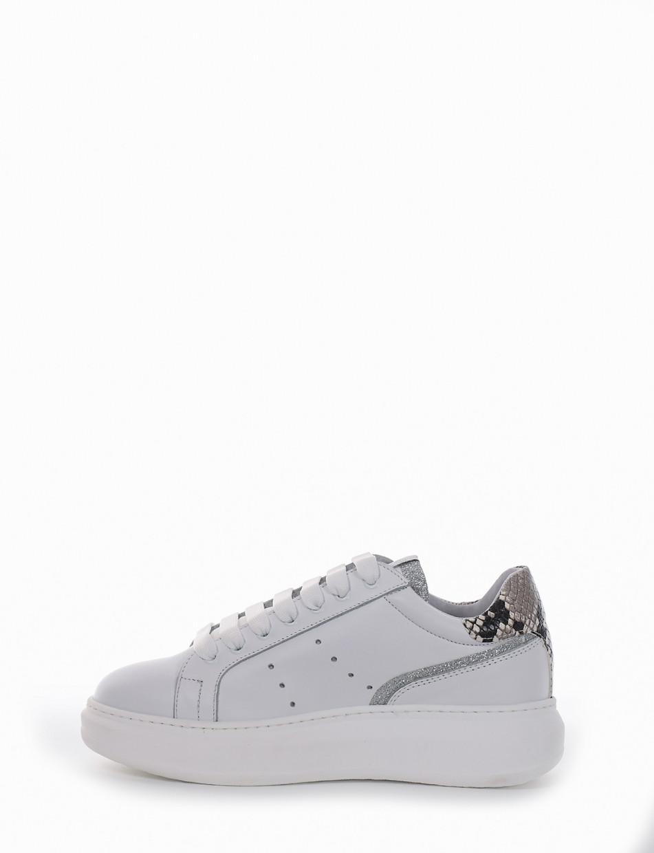 Sneakers white leather